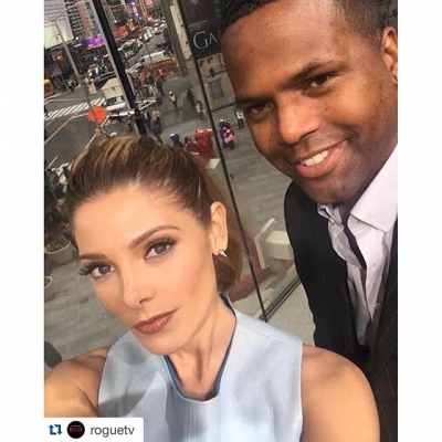 19 Mei: #Repost @roguetv with @repostapp.
・・・
This guy. Hanging out with @ajcalloway from EXTRA at Times Square in New York during my #roguetv press day. - @ashleygreene
