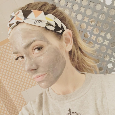 14 september: After all the travel...face masks are a must! #girlsbestfriend #reverse #gimmemoistureformyskin
