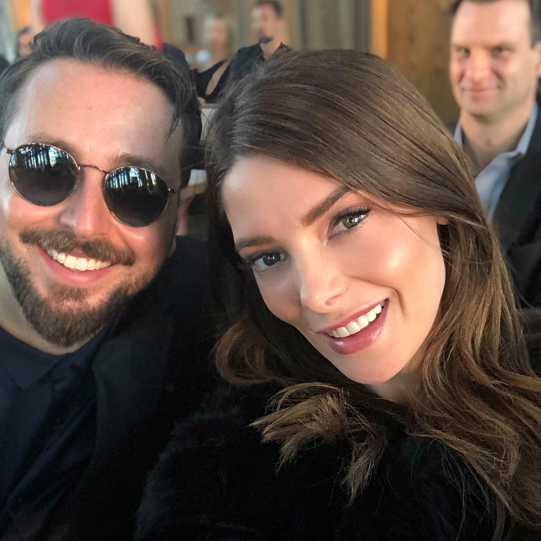 07 juni: Dear Husband,
I miss smothering this face with kisses so much. I love you the MOST. I love us. Thanks for being you ❤️ #justbecause #soulmate
