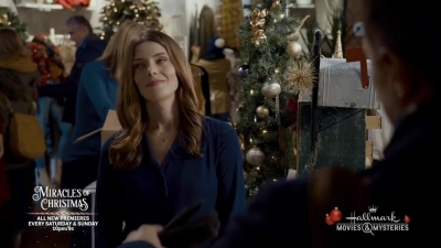 Ashley-Greene-dot-nl_ALittleChristmasCharm1239.jpg