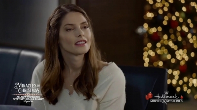 Ashley-Greene-dot-nl_ALittleChristmasCharm1971.jpg