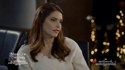 Ashley-Greene-dot-nl_ALittleChristmasCharm1987.jpg