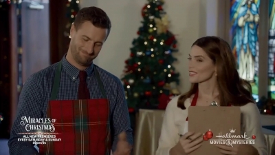 Ashley-Greene-dot-nl_ALittleChristmasCharm2097.jpg