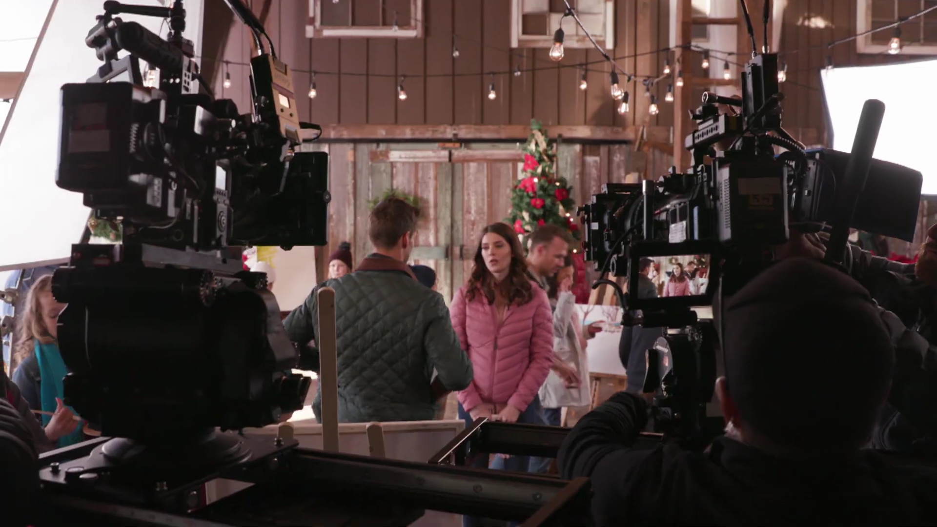 Ashley-Greene-dot-nl_ChristmasOnMyMind-OnLocation0008.jpg
