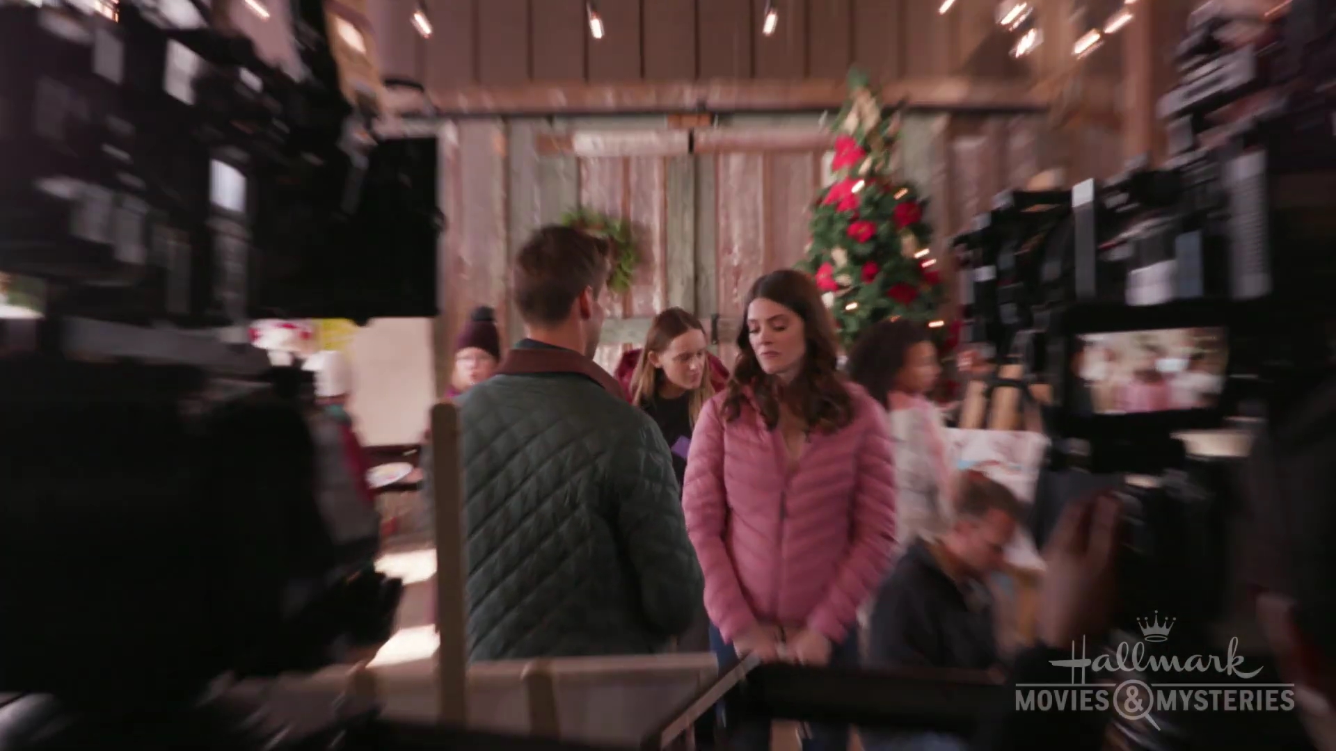 Ashley-Greene-dot-nl_ChristmasOnMyMind-OnLocation0010.jpg