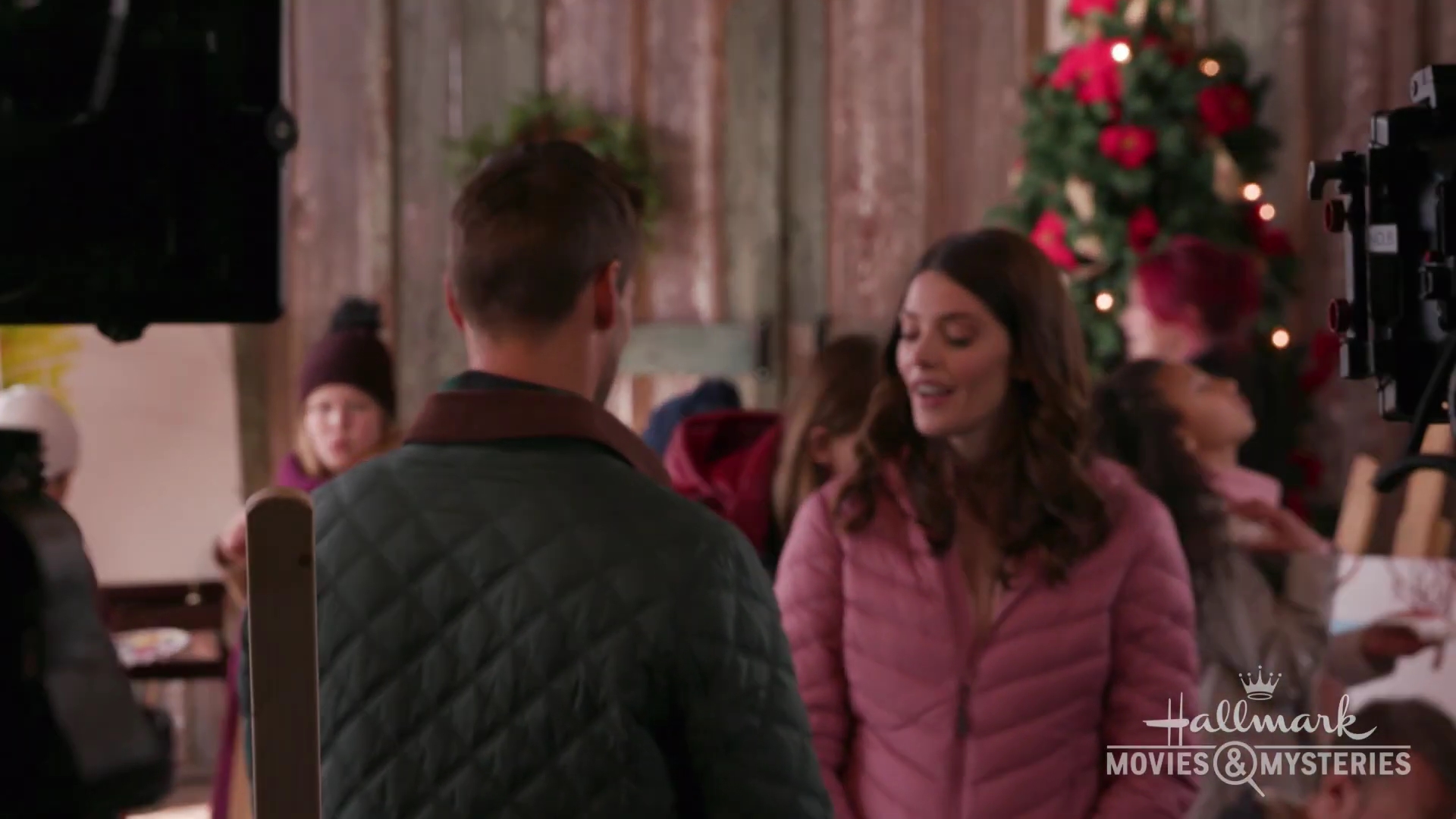 Ashley-Greene-dot-nl_ChristmasOnMyMind-OnLocation0011.jpg