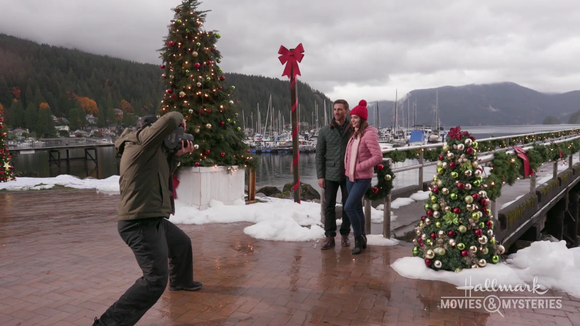 Ashley-Greene-dot-nl_ChristmasOnMyMind-OnLocation0014.jpg