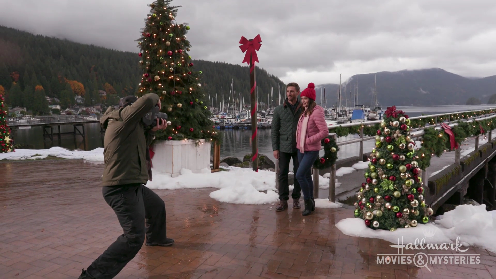 Ashley-Greene-dot-nl_ChristmasOnMyMind-OnLocation0015.jpg