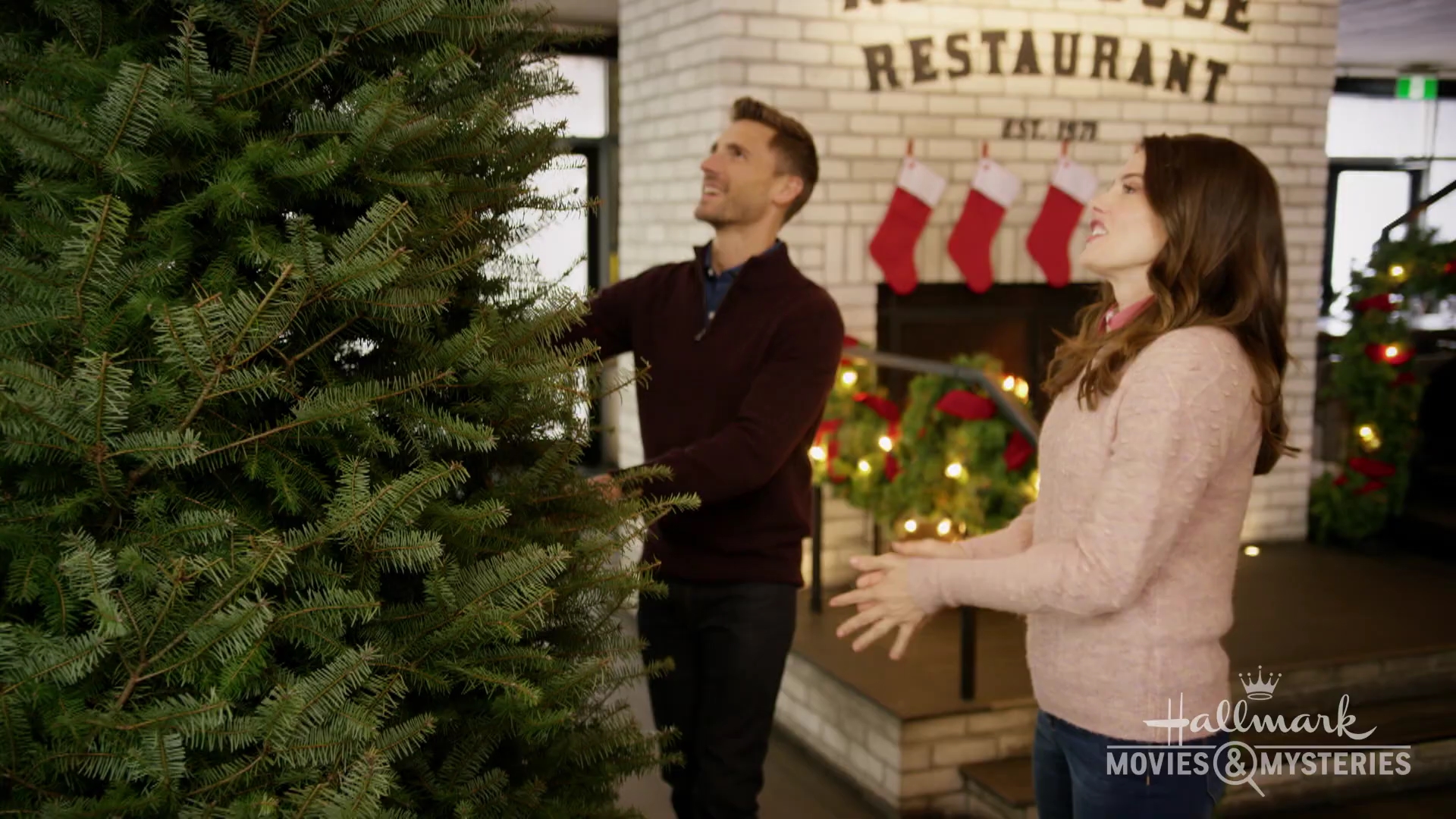 Ashley-Greene-dot-nl_ChristmasOnMyMind-OnLocation0137.jpg