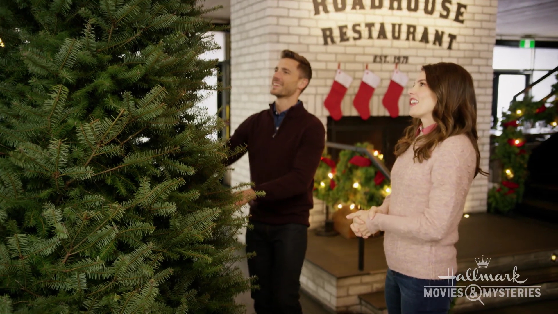 Ashley-Greene-dot-nl_ChristmasOnMyMind-OnLocation0138.jpg