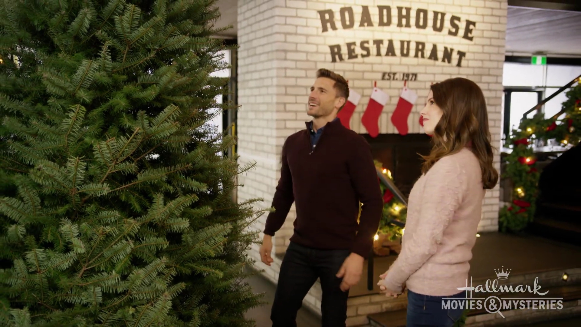 Ashley-Greene-dot-nl_ChristmasOnMyMind-OnLocation0140.jpg
