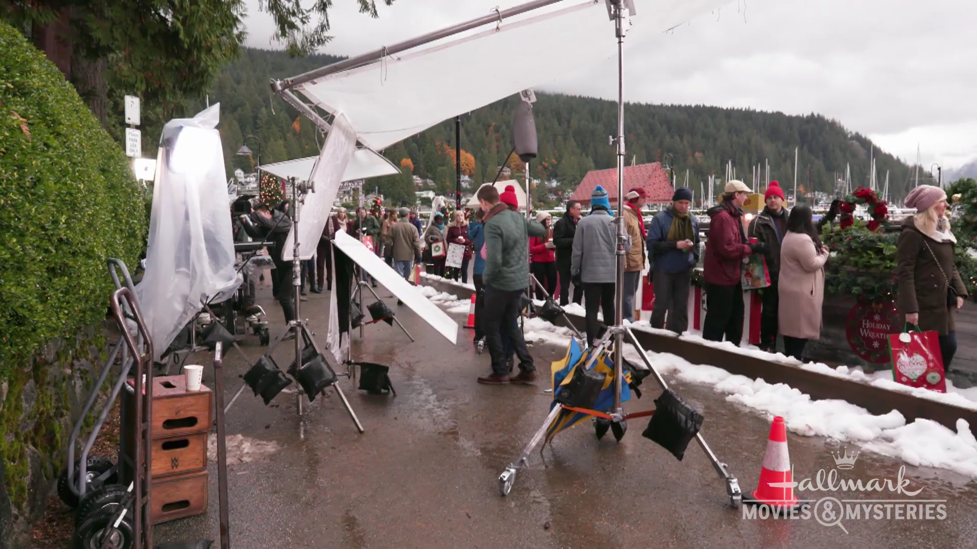 Ashley-Greene-dot-nl_ChristmasOnMyMind-OnLocation0204.jpg Ashley-Greene-dot-nl_ChristmasOnMyMind-OnLocation0204.jpg