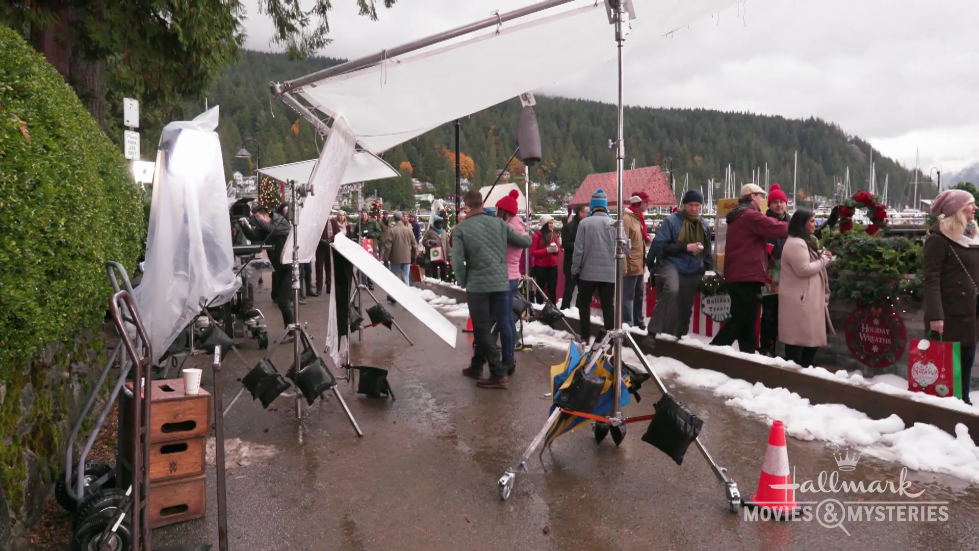 Ashley-Greene-dot-nl_ChristmasOnMyMind-OnLocation0205.jpg