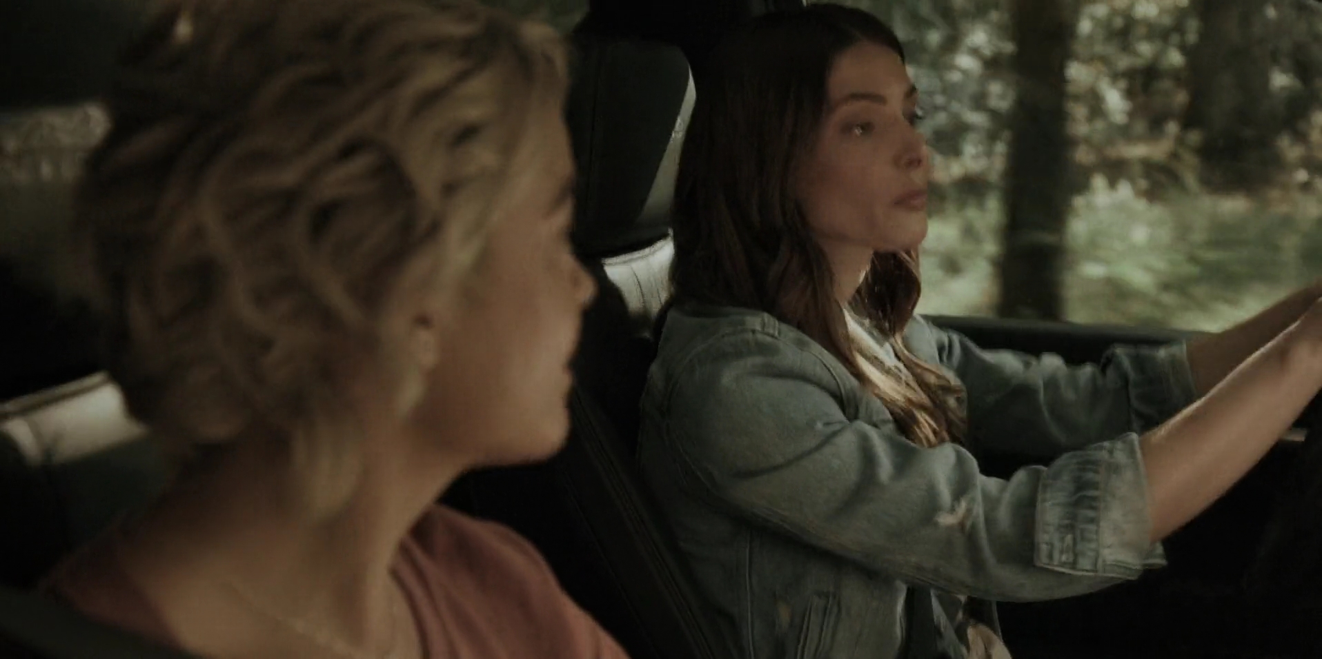 Ashley-Greene-dot-nl_WrongPlace0801.jpg