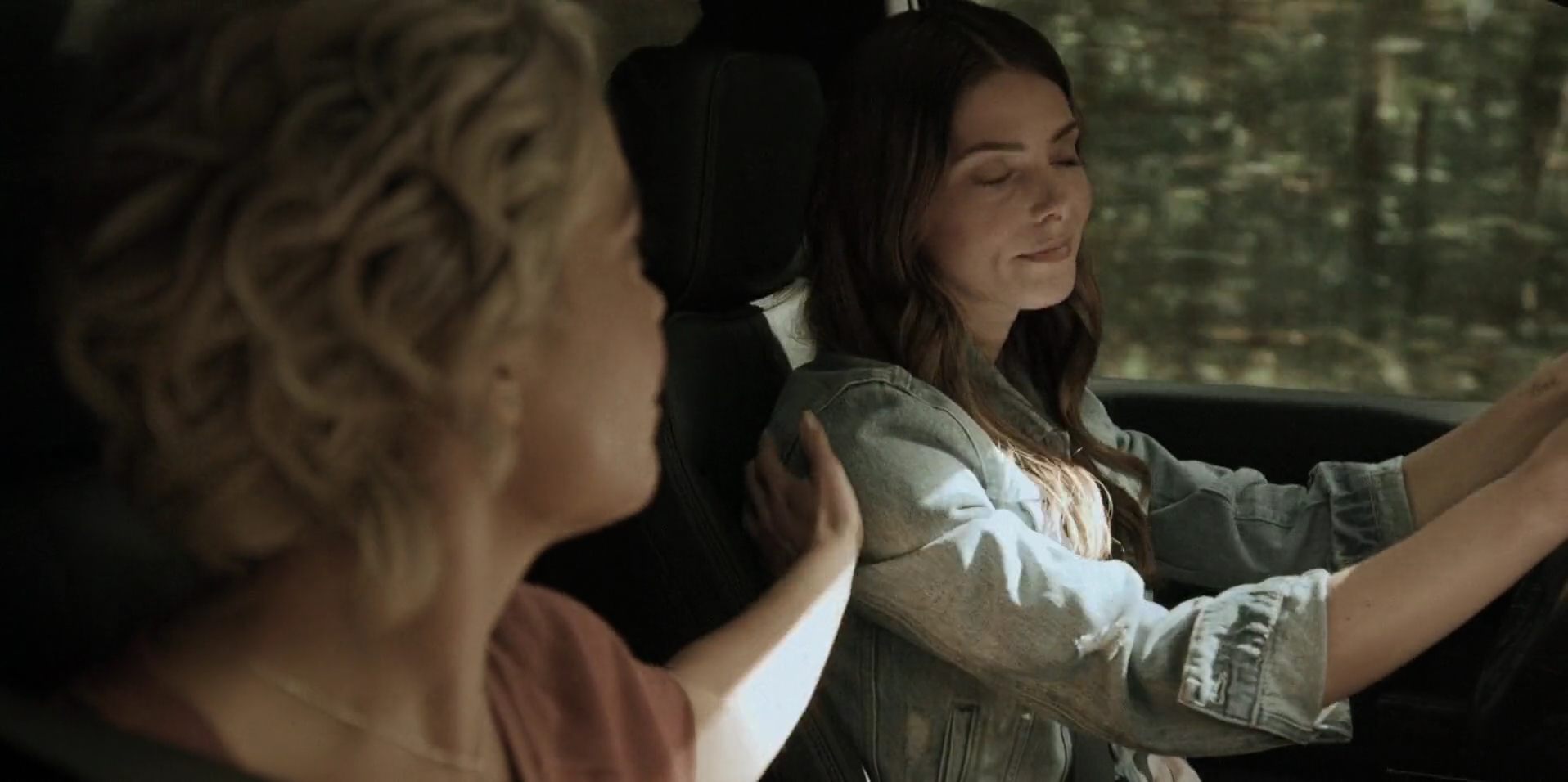 Ashley-Greene-dot-nl_WrongPlace0811.jpg