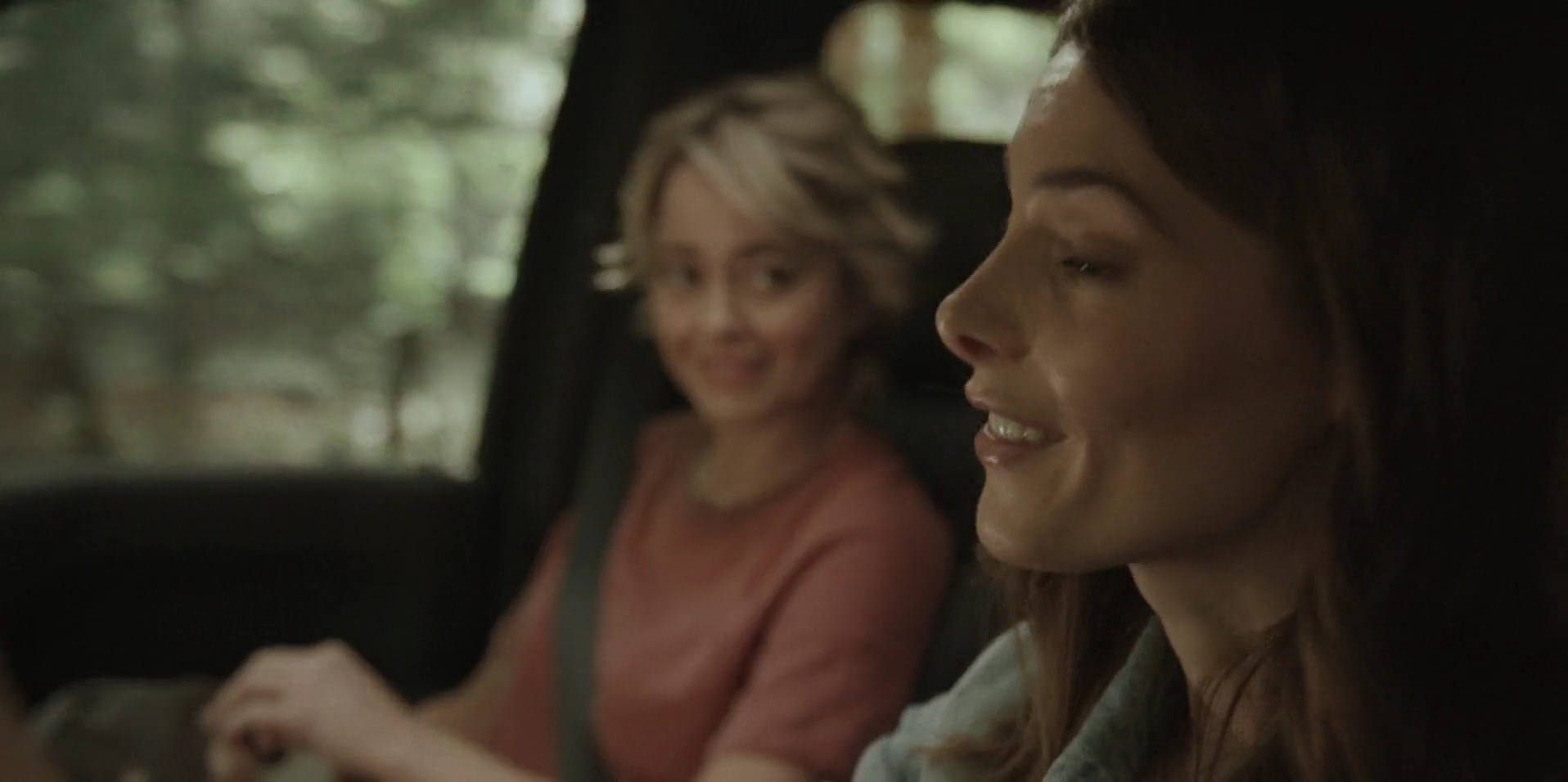 Ashley-Greene-dot-nl_WrongPlace0847.jpg