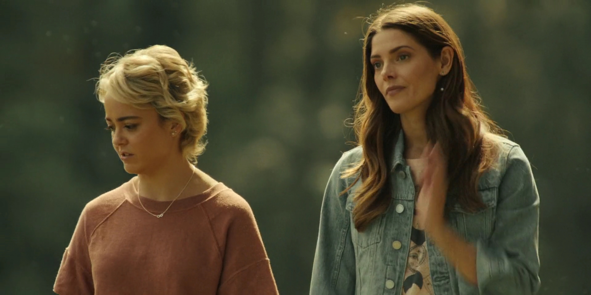 Ashley-Greene-dot-nl_WrongPlace2100.jpg