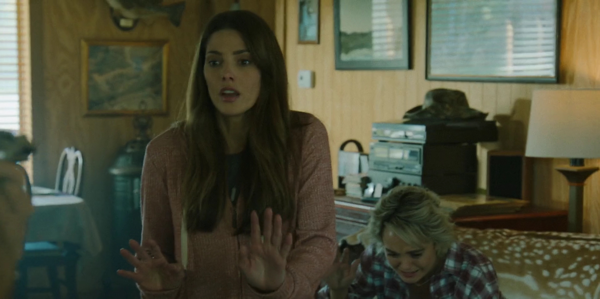 Ashley-Greene-dot-nl_WrongPlace2337.jpg