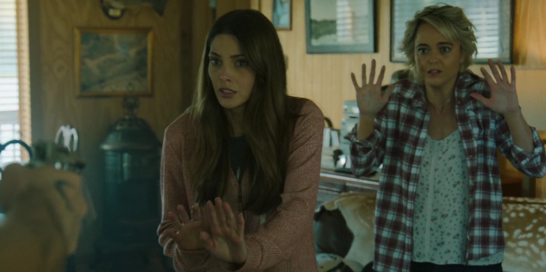 Ashley-Greene-dot-nl_WrongPlace2342.jpg
