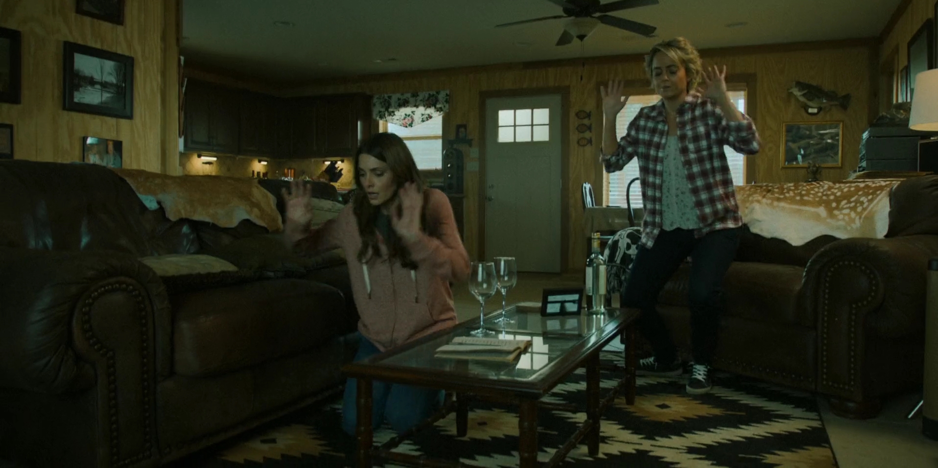 Ashley-Greene-dot-nl_WrongPlace2384.jpg