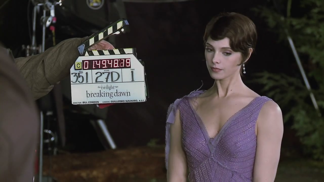 Ashley-Greene-dot-nl_BreakingDawn-FullBRoll0052.jpg