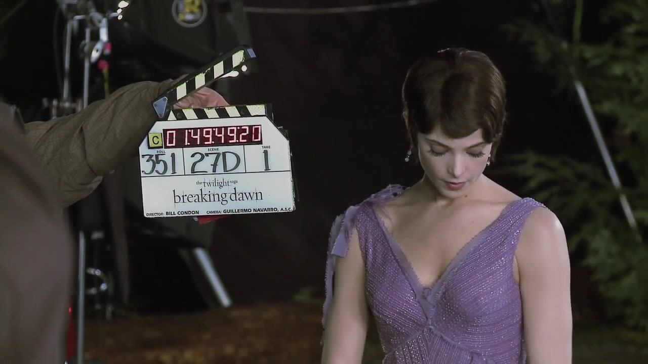 Ashley-Greene-dot-nl_BreakingDawn-FullBRoll0053.jpg