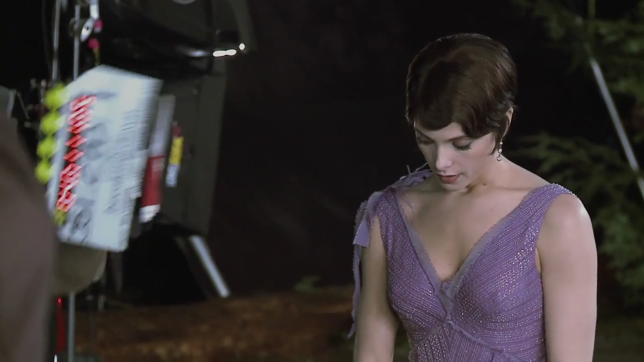 Ashley-Greene-dot-nl_BreakingDawn-FullBRoll0054.jpg