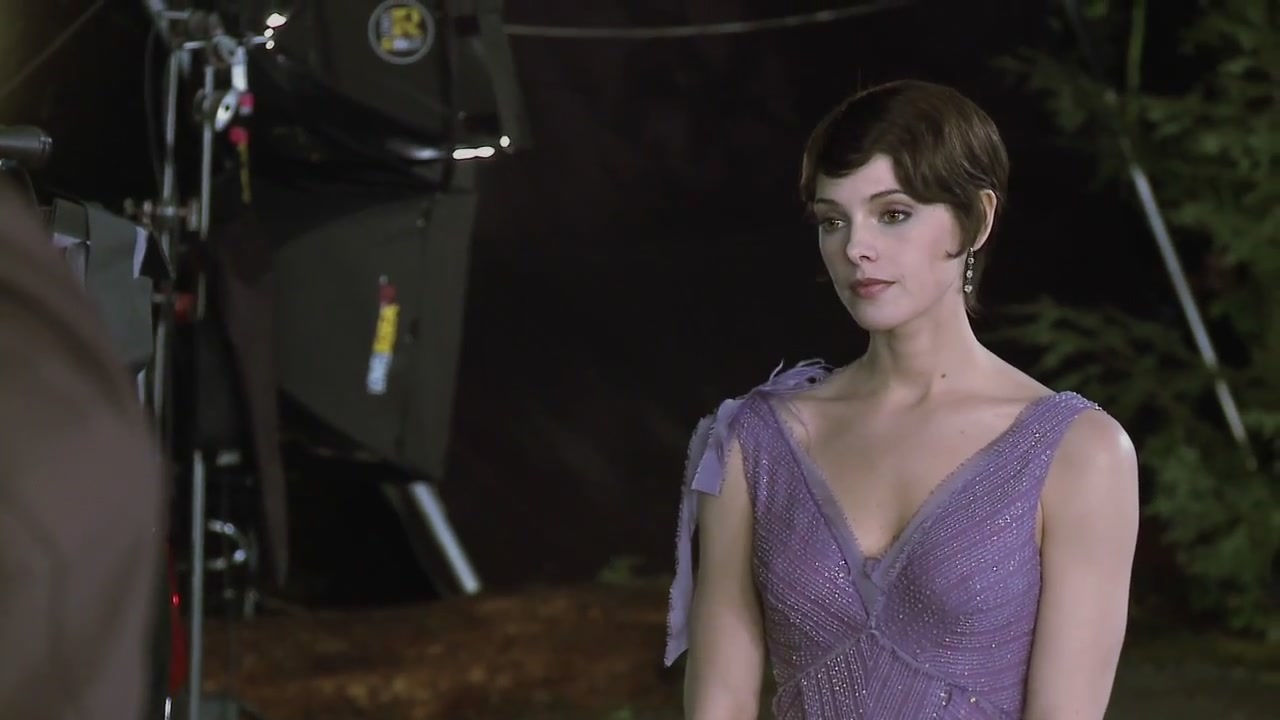 Ashley-Greene-dot-nl_BreakingDawn-FullBRoll0056.jpg