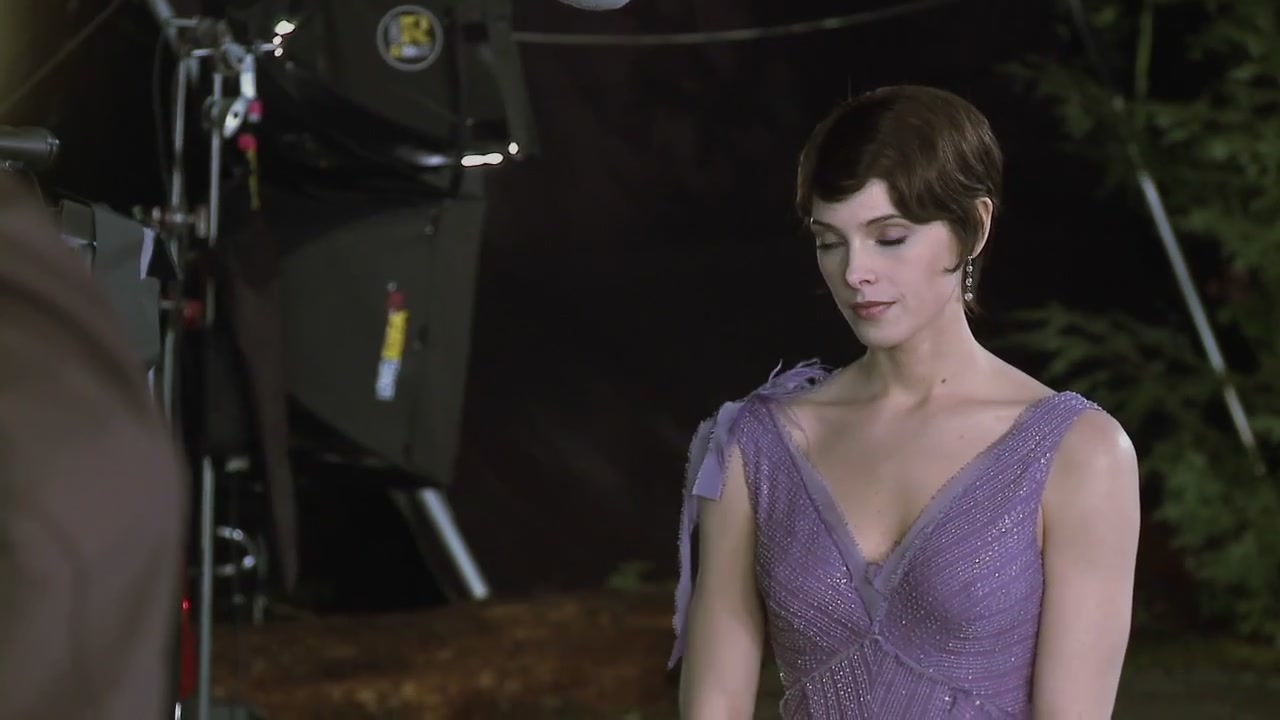 Ashley-Greene-dot-nl_BreakingDawn-FullBRoll0057.jpg