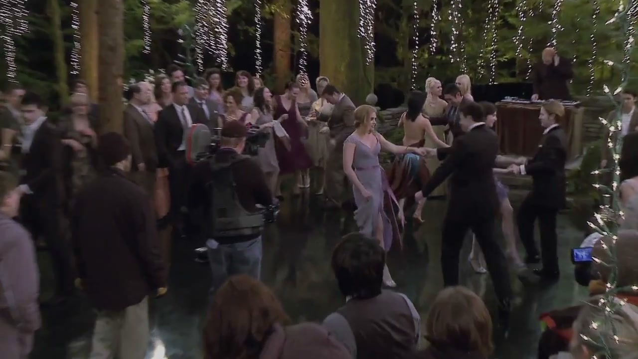 Ashley-Greene-dot-nl_BreakingDawn-FullBRoll0127.jpg