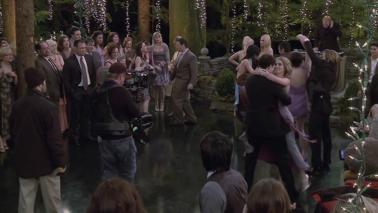 Ashley-Greene-dot-nl_BreakingDawn-FullBRoll0128.jpg