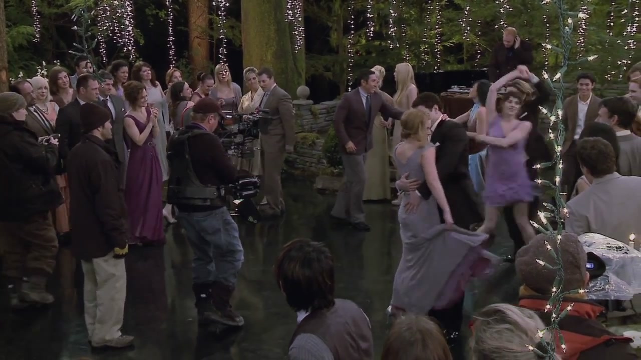 Ashley-Greene-dot-nl_BreakingDawn-FullBRoll0131.jpg