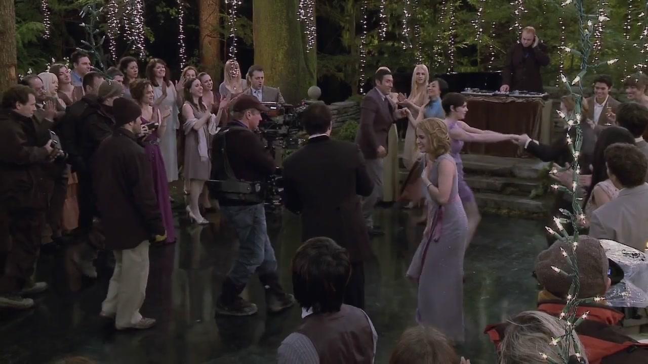 Ashley-Greene-dot-nl_BreakingDawn-FullBRoll0135.jpg