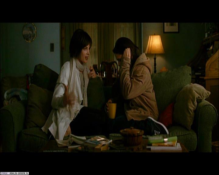 Ashley-Greene_dot_nl-NewMoonScreencaptures-0177.jpg