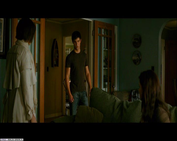 Ashley-Greene_dot_nl-NewMoonScreencaptures-0231.jpg