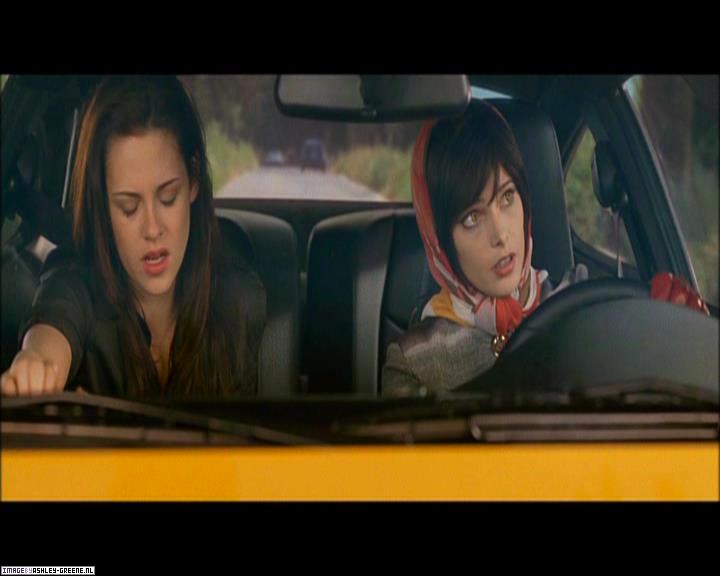 Ashley-Greene_dot_nl-NewMoonScreencaptures-0333.jpg