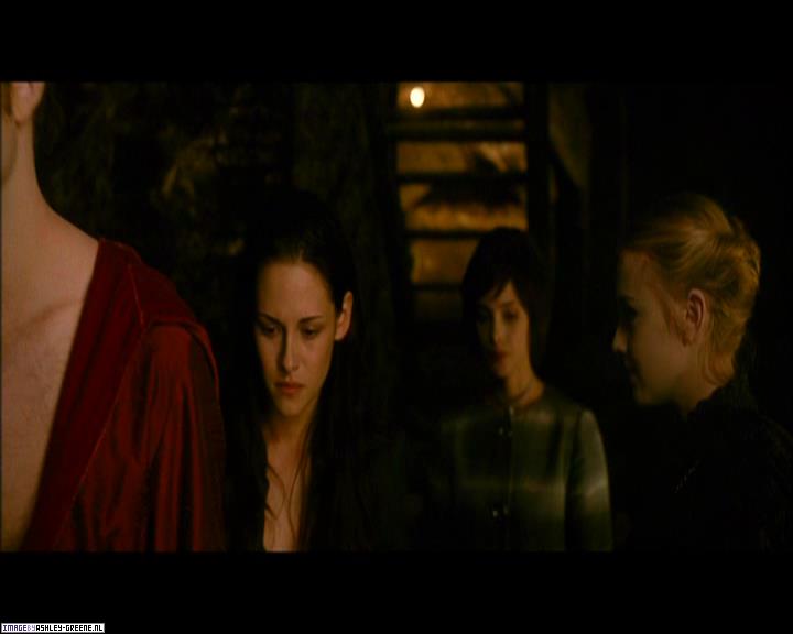 Ashley-Greene_dot_nl-NewMoonScreencaptures-0385.jpg