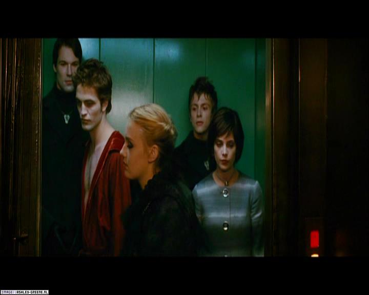 Ashley-Greene_dot_nl-NewMoonScreencaptures-0389.jpg