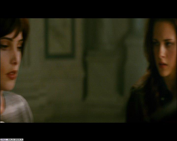Ashley-Greene_dot_nl-NewMoonScreencaptures-0513.jpg