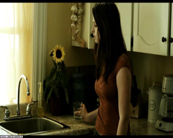 Ashley-Greene-dot-nl_SummersBlood-MovieCaptures000425.jpg