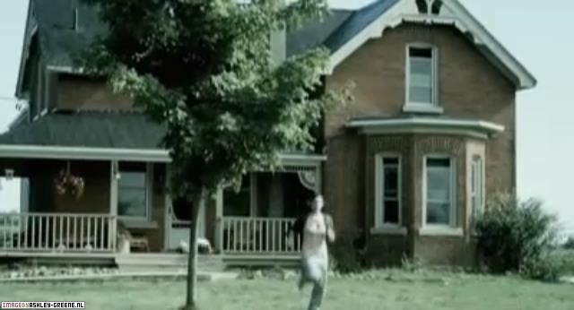 Ashley-Greene-dot-nl_SummersBlood-Trailer044.jpg