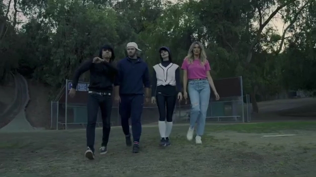 Ashley-Greene-dot-nl_EmosNotDead-TwilightSketch2-0030.jpg Ashley-Greene-dot-nl_EmosNotDead-TwilightSketch2-0030.jpg