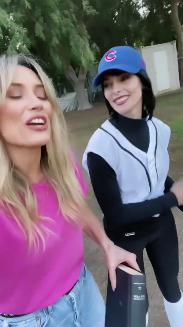 Ashley-Greene-dot-nl_EmosNotDead-TwilightSketch3-0001.jpg Ashley-Greene-dot-nl_EmosNotDead-TwilightSketch3-0001.jpg