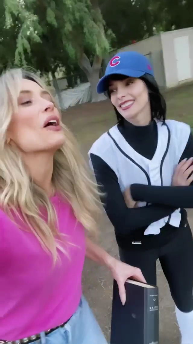 Ashley-Greene-dot-nl_EmosNotDead-TwilightSketch3-0002.jpg Ashley-Greene-dot-nl_EmosNotDead-TwilightSketch3-0002.jpg