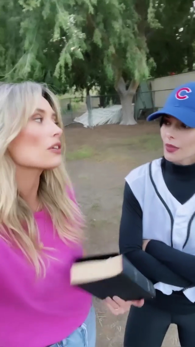 Ashley-Greene-dot-nl_EmosNotDead-TwilightSketch3-0013.jpg Ashley-Greene-dot-nl_EmosNotDead-TwilightSketch3-0013.jpg