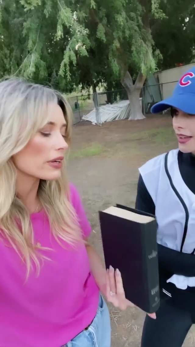 Ashley-Greene-dot-nl_EmosNotDead-TwilightSketch3-0019.jpg Ashley-Greene-dot-nl_EmosNotDead-TwilightSketch3-0019.jpg