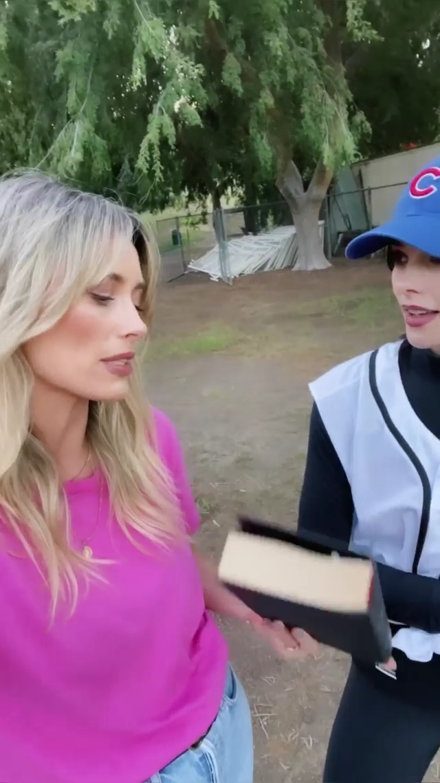 Ashley-Greene-dot-nl_EmosNotDead-TwilightSketch3-0020.jpg Ashley-Greene-dot-nl_EmosNotDead-TwilightSketch3-0020.jpg