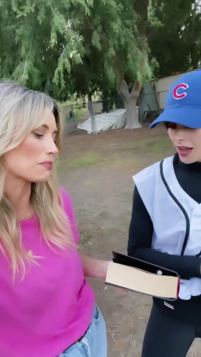 Ashley-Greene-dot-nl_EmosNotDead-TwilightSketch3-0021.jpg Ashley-Greene-dot-nl_EmosNotDead-TwilightSketch3-0021.jpg