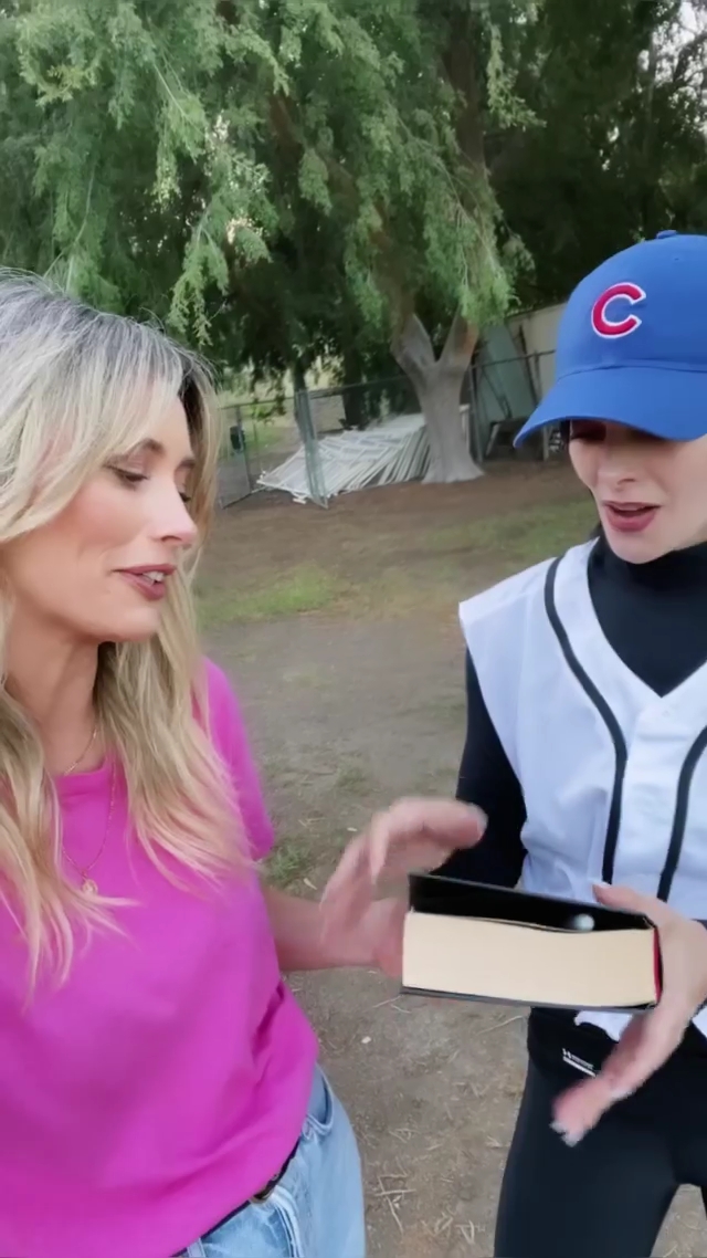 Ashley-Greene-dot-nl_EmosNotDead-TwilightSketch3-0022.jpg Ashley-Greene-dot-nl_EmosNotDead-TwilightSketch3-0022.jpg