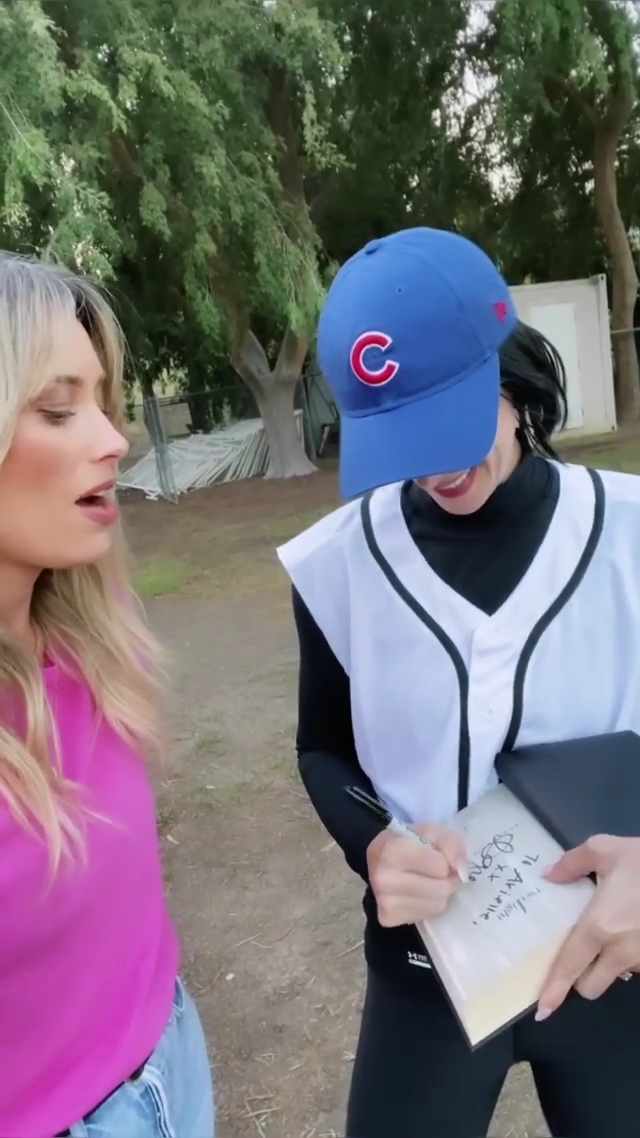 Ashley-Greene-dot-nl_EmosNotDead-TwilightSketch3-0036.jpg Ashley-Greene-dot-nl_EmosNotDead-TwilightSketch3-0036.jpg